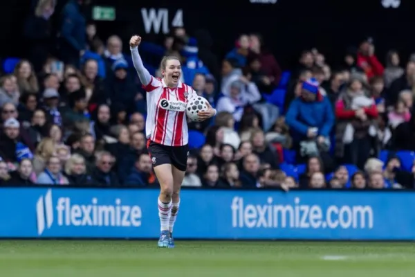 Women's Rachel Brown signs new deal | Southampton FC | News