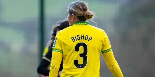 Ellie Bishop signs for Argyle Women