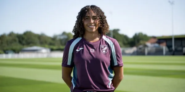 Eva-Jean Young joins from Lewes | Norwich City