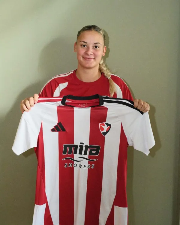 Lilly Wellesley-Davies Re-Joins Cheltenham Town Women