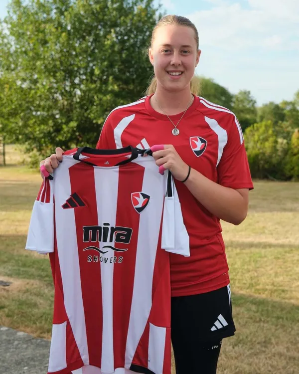Cheltenham Town Add Shot-Stopper Chloe Jones To The Squad