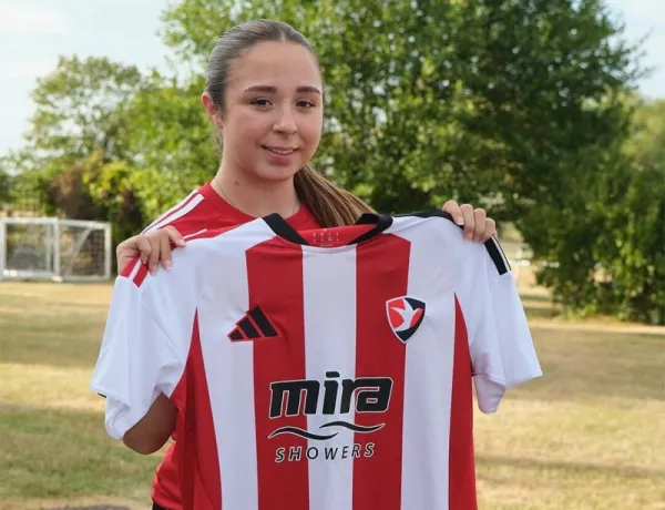 Winger Indie Power Re-Joins Cheltenham Town Women